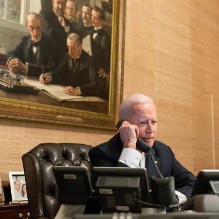 Guaidó reafirma a Biden importancia de calibrar presión sobre Nicolás Maduro