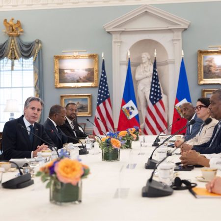 Blinken y el nuevo primer ministro haitiano abordan el despliegue de la misión en Haití