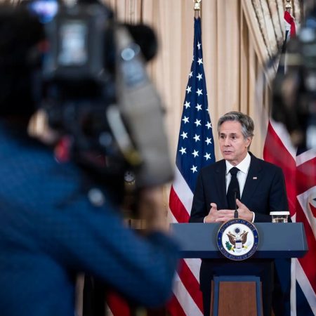 Blinken dice que no sabía nada de los documentos clasificados de Biden