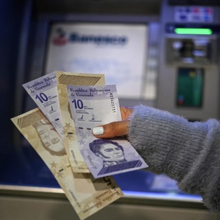 El bolívar perdió 5% de su valor frente al dólar en julio