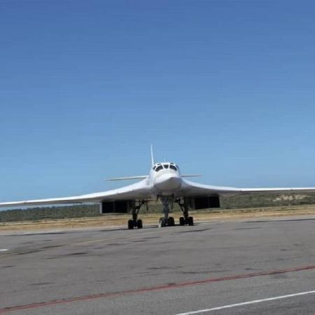 Bombarderos rusos Tu-160, capaces de transportar armas nucleares, llegaron en diciembre de 2018 a Maiquetía. Foto referencial EFE