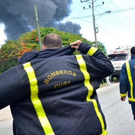 Embajada de Estados Unidos dona equipos al Cuerpo de Bomberos de Cuba