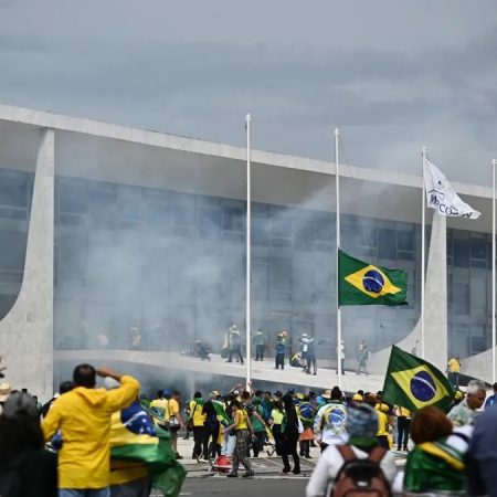 Corte brasileña mantiene en prisión a 942 de los detenidos por acto golpista