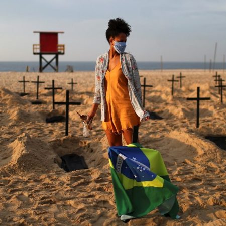 Río cerrará accesos al barrio de Copacabana en fin de año por repunte de la pandemia