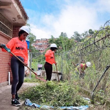 Más de 250 mil voluntarios repararán los hospitales públicos del país