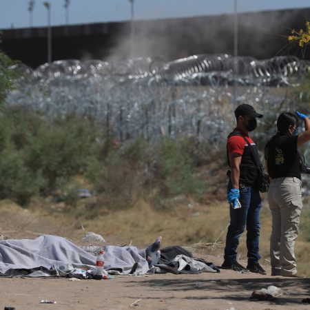 Migrante hallado muerto en el río Bravo con golpes en la cabeza podría ser venezolano