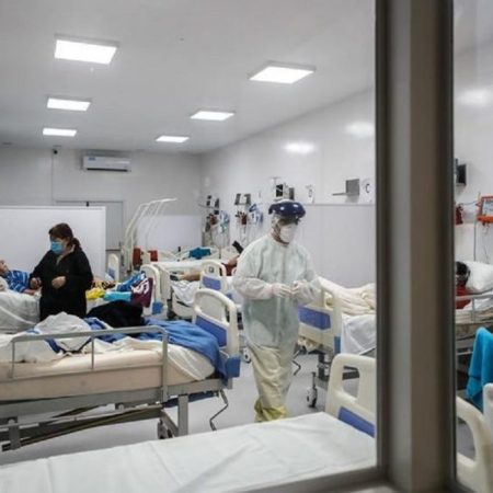 Argentina registra récord de muertes por COVID-19 en una jornada. AFP