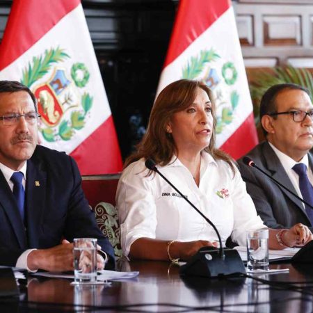 Boluarte responsabiliza a los migrantes venezolanos de la criminalidad en Perú