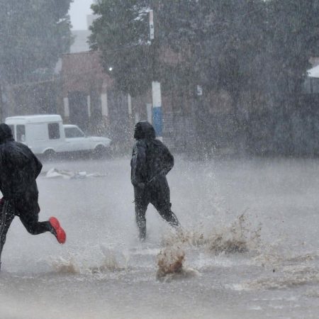Un fuerte temporal de lluvia y viento afecta a varias zonas de Argentina
