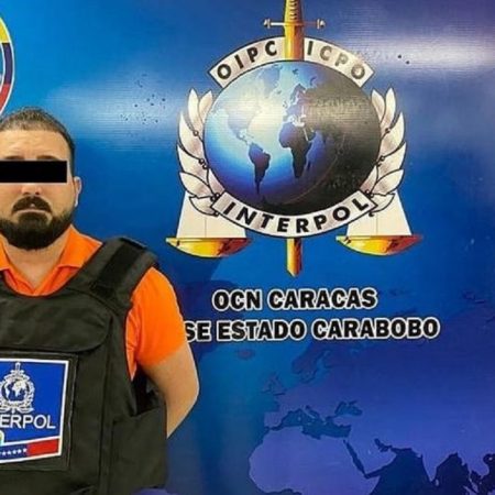 Detenido sujeto con notificación roja de Interpol por presunta violencia sexual