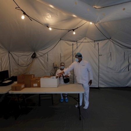 Panamá supera 250 mil casos de COVID y registra récord de pacientes en la UCI