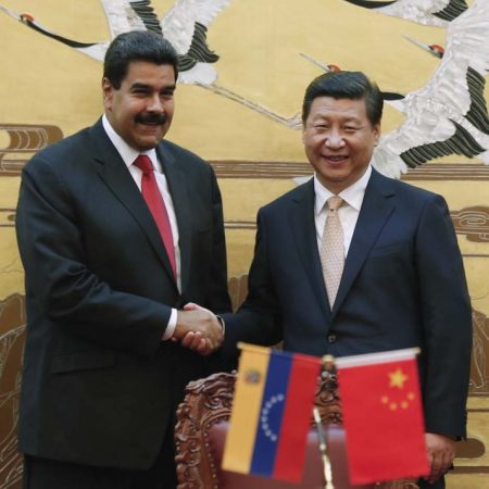 Bloomberg: Gobierno venezolano busca dinero chino para reactivar el sector petrolero