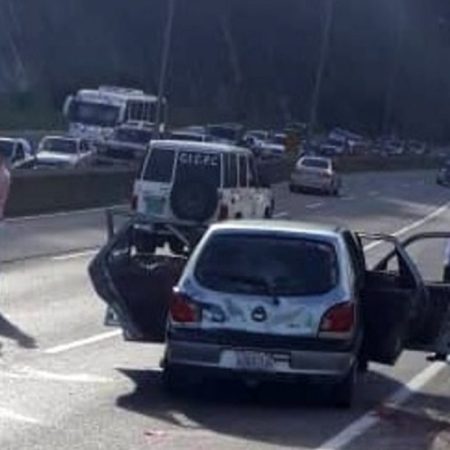 cinco-muertos-en-un-tiroteo-en-la-autopista-caracas-guarenas-41157-2020