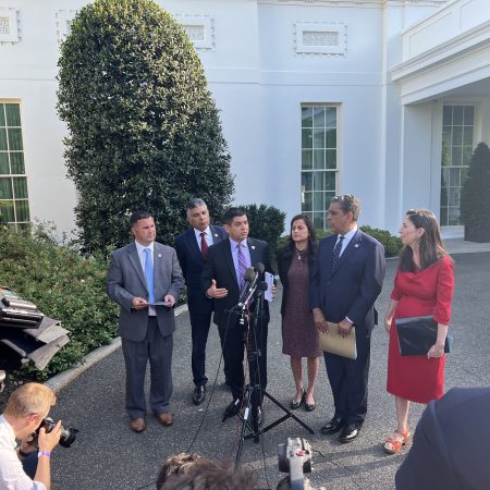 Congresistas hispanos piden a Biden usar la vía ejecutiva en inmigración
