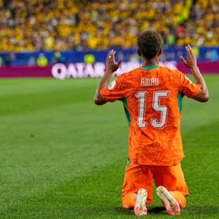 Amad Diallo, de Costa de Marfil, reacciona tras marcar el primer gol de su equipo durante el partido entre Costa de Marfil y Ecuador en Philadelphia, el 14 de junio de 2026.  Petr David Josek / AP Photo/Petr David Josek