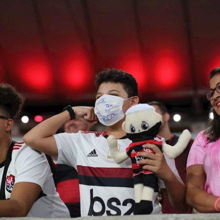 Aficionados del Flamengo en un partido del grupo A de la Copa Libertadores entre Flamengo y Barcelona SC, en el estadio Maracaná en Río de Janeiro. / Foto EFE