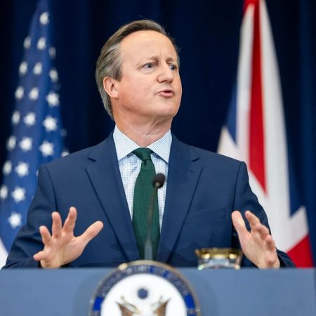 David Cameron tacha de retrógrada e incorrecta la disputa de Venezuela sobre el Esequibo