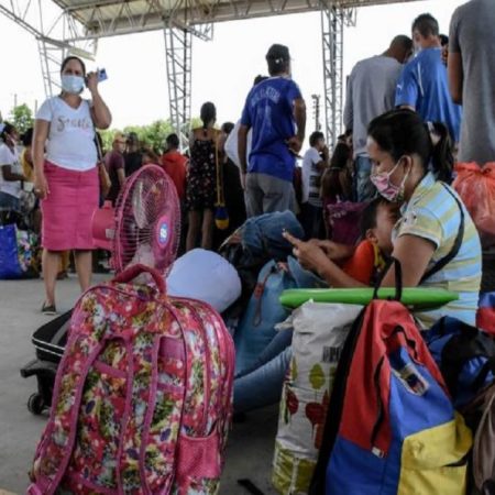 Más de 3.000 desplazados por enfrentamientos en frontera con Venezuela. AFP