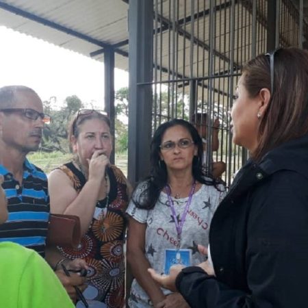 La diputada Dennis Fernández, presidenta de la Comisión de Política Interior de la Asamblea Nacional, acompañada por los abogados Renny Bonaldes, Carlos Granadillo y Jesús Brito asistieron a los directivos de la Fundación Mavid. (Cortesía)
