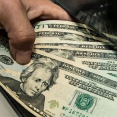 El dólar se mantendrá más o menos estable en el primer trimestre, señala economista
