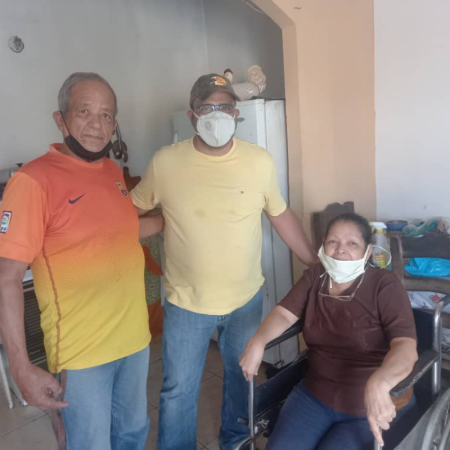 Donativo de la Fundación Ayuda Voluntaria Gente de la antigua Defensa Civil Carabobo a la familia Oliver