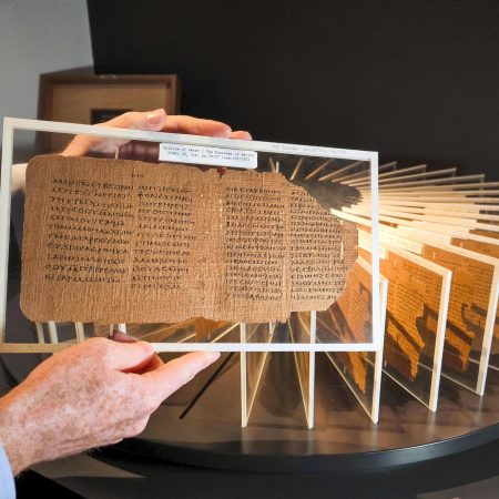 El códice Crosby-Schøyen, uno de los libros más antiguos, se subasta en Londres con un precio máximo estimado en 3 millones de libras