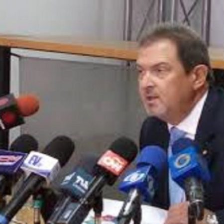 El presidente de Conindustria, Adán Celis, en rueda de prensa. (Cortesía)
