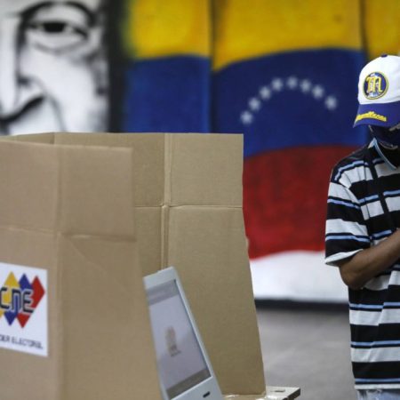 Rector Enrique Márquez afirma que las inhabilitaciones avivan dudas en torno al voto