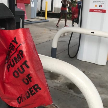 Florida distribuye 500 mil galones de combustible para paliar la escasez