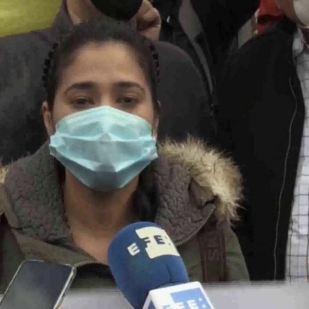 Cismary Marcano, esposa de Ernesto Quintero, el venezolano que fue detenido este miércoles por la Policía Nacional. EFE