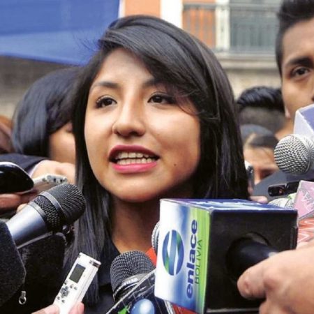 Surge polémica en Bolivia porque la hija de Evo Morales se vacunó antes de tiempo