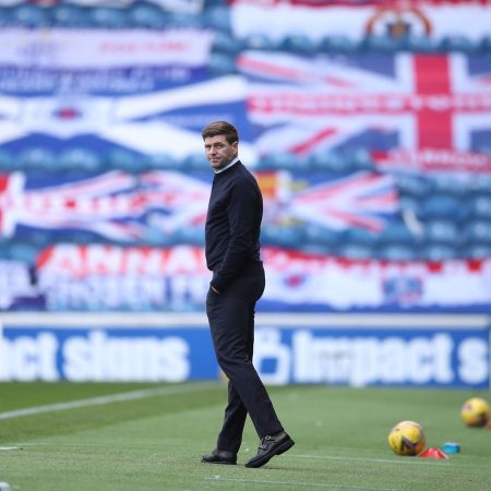 Gerrard es nuevo entrenador