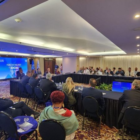 Gobierno, empresarios y sindicatos, con ayuda de la OIT, buscan método consensuado para fijar el salario mínimo