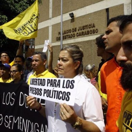 El OVP indicó que los familiares de estos detenidos "sufren con sus seres queridos tras las rejas".  Foto de referencia: Cortesía fotonoticia.com