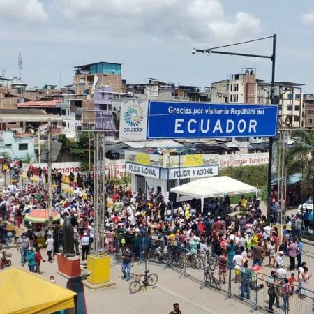 Ecuador descarta éxodo de venezolanos desde Perú y recula sobre corredor humanitario