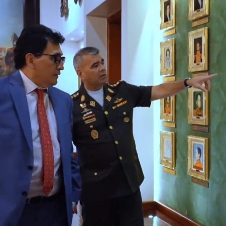 Padrino López expresa la voluntad de avanzar en la relación con Colombia