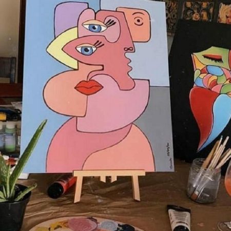 La artista venezolana Estefani Carrabs donó tres de sus pinturas en apoyo a la fundación Dar Más que Recibir (Foto cortesía)