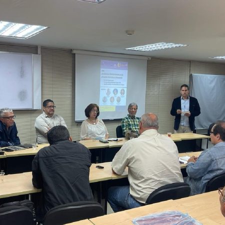 Parte del desarrollo del foro. (Foto cortesía).