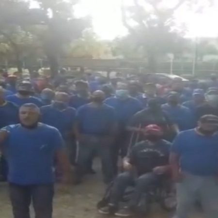 Grupod e trabajadores de la empresa Good Year de Venezuela, panta Valencia. (CDV)