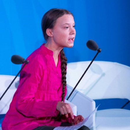 La activista sueca Greta Thunberg acusó a los líderes mundiales de traicionar a su generación debido a su inacción para reducir las emisiones de gases con efecto invernadero. AFP