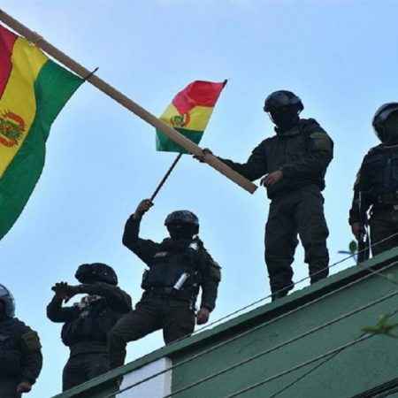 Un grupo de policías se amotinó este viernes en un cuartel de la ciudad boliviana de Cochabamba en protesta contra el Gobierno del presidente de Bolivia, Evo Morales, sin que aún haya un pronunciamiento oficial. EFE