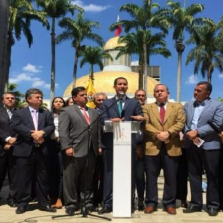 guaido-anuncio-que-pediran-una-gran-movilizacion-para-resguardar-ayuda-humanitaria-en-el-pais-16946-990x557-2019