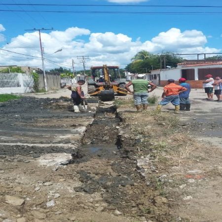 Hidrocentro culminó sustitución de 30 mts de colector de D=8" en PVC, ejecutados en la Urb Parque Residencial Flor Amarillo, parroquia Rafael Urdaneta del Mcpio #Valencia #Carabobo. (Twitter)