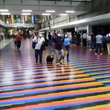 Maiquetía a un hombre