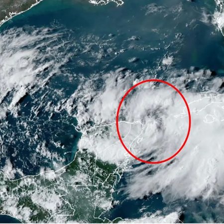 Idalia sigue fortaleciéndose y se convertirá pronto en un huracán mayor rumbo a Florida