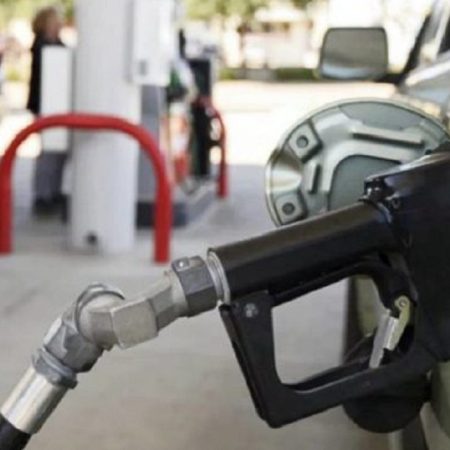Lacava asegura que la distribución del combustible “fluye normalmente”
