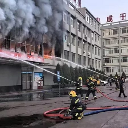 Siete detenidos tras un incendio en un dormitorio escolar en China que dejó 13 muertos