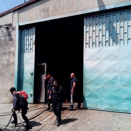 Bomberos de Valencia lograron controlar incendio en galpón al sur de la ciudad