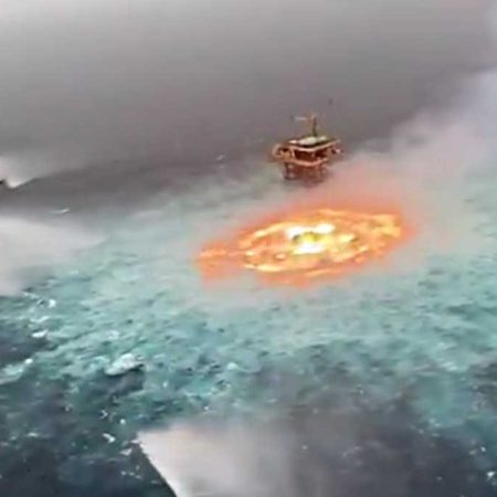 Pemex asegura que el incendio en el Golfo de México se debió a una tormenta