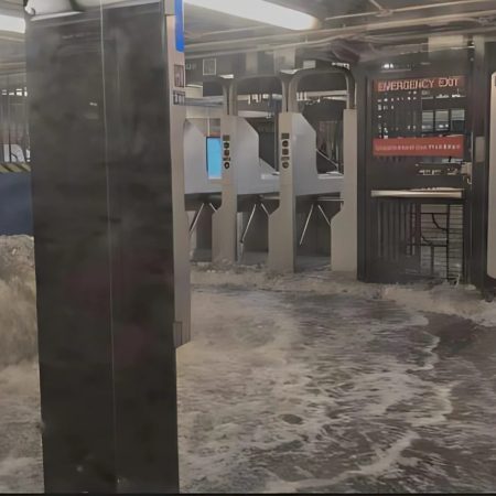 Inundaciones alcanzaron el metro de Nueva York (Foto: Agencias)